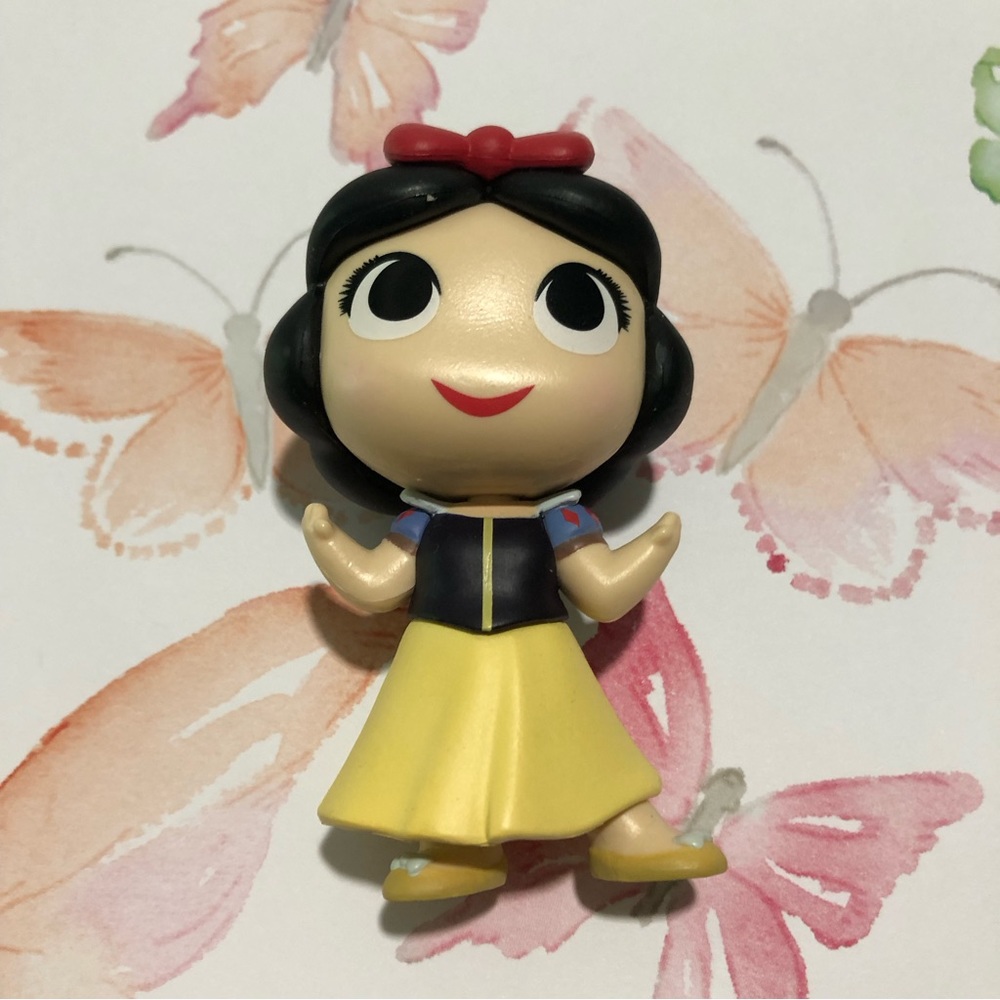 Snow White Funko mystery mini ultimate princesses